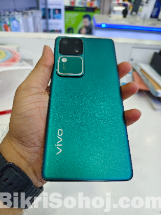 Vivo V30
